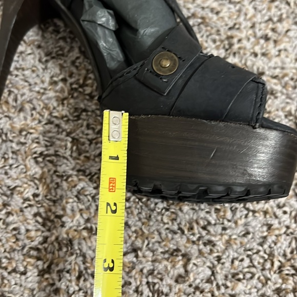 Burberry Aviator Platform Sandal Heels - Picture 6 of 6